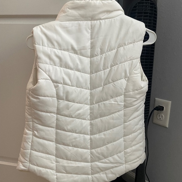 Extra Small White Aeropostale Vest - Picture 2 of 2